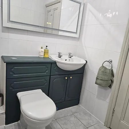 The Coach House, Apartment *