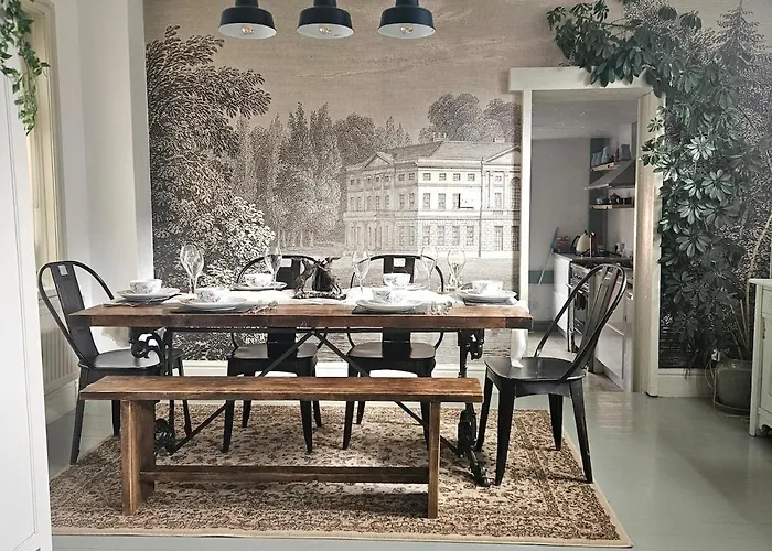 The Coach House, Apartment York