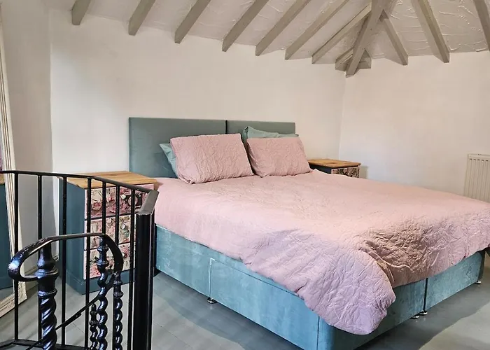 The Coach House, Apartment York